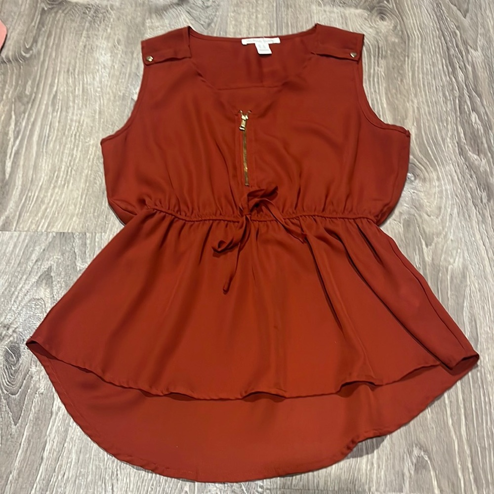 Brick red zip up front tie tank